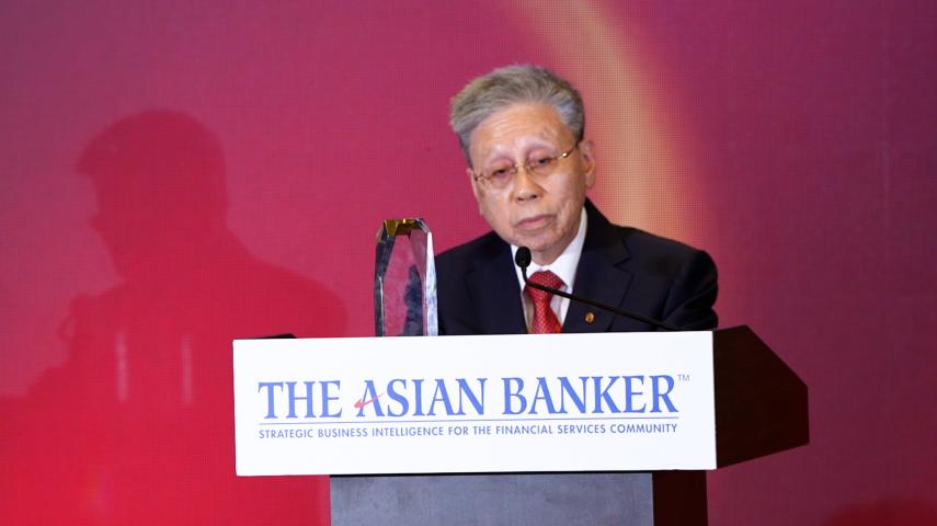 Tay Ah Lek of Public Bank receives the William ‘Bill’ Seidman Award for Lifetime Achievement